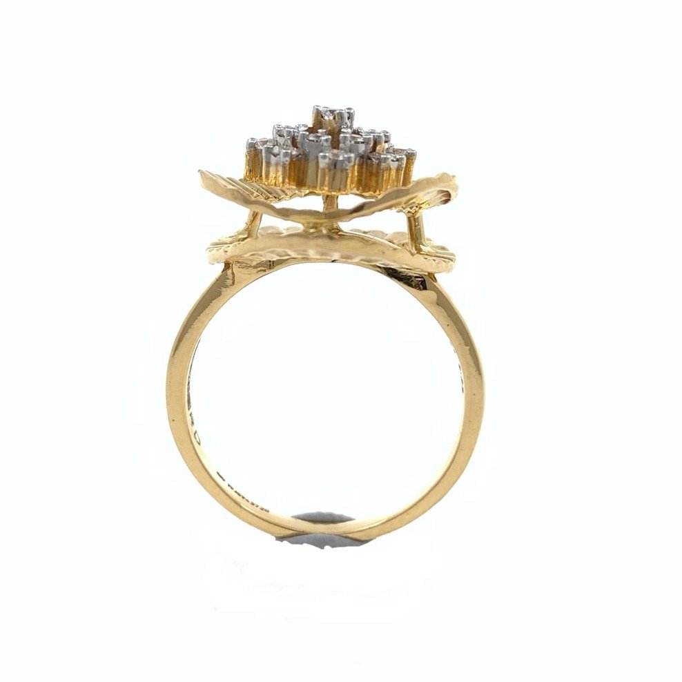 Fancy Cocktail Ring with Wave effect in 18K Yellow Gold - 6.980 Grams - 0.32 carats - VVS EF - 0LR57