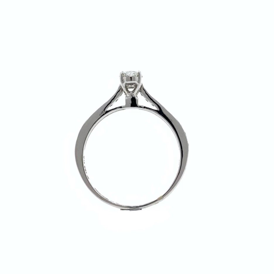 Oval Shaped Pie Cut Diamond Engagement Ring in 18k White Gold - VVS - VS - FG - 2.210 Grams - 0.38 carat - 0LR43