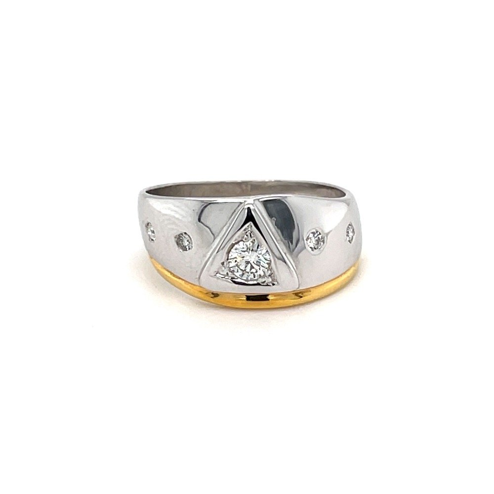 Solitaire Band ring in White Gold