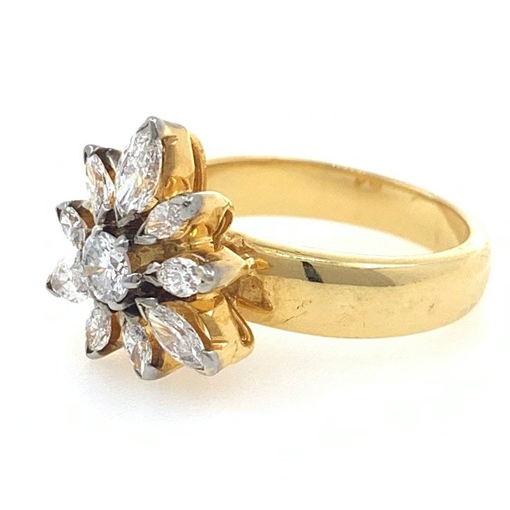 18kt / 750 yellow gold floral design diamond ladies ring 8lr279