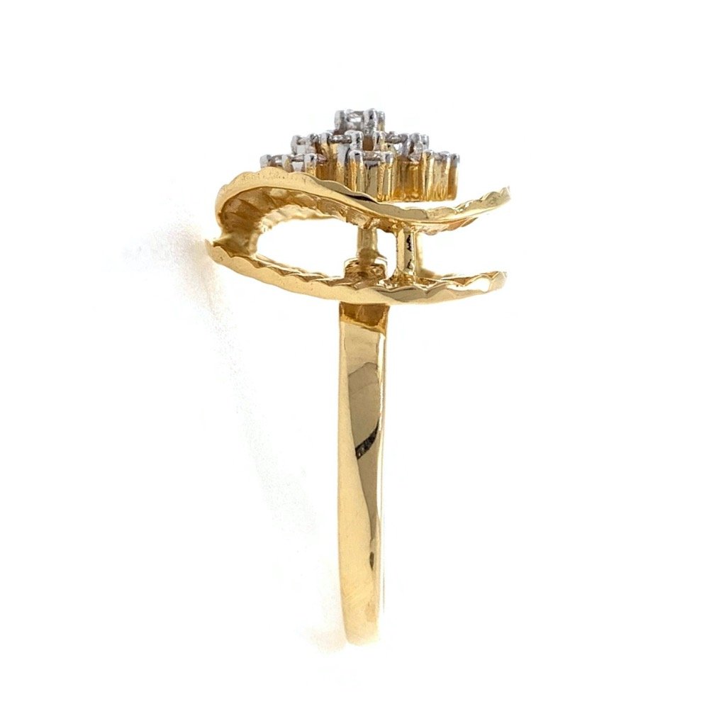 Fancy Cocktail Ring with Wave effect in 18K Yellow Gold - 6.980 Grams - 0.32 carats - VVS EF - 0LR57