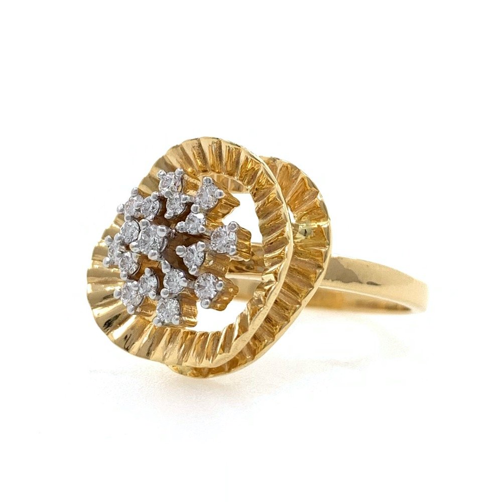 Fancy Cocktail Ring with Wave effect in 18K Yellow Gold - 6.980 Grams - 0.32 carats - VVS EF - 0LR57