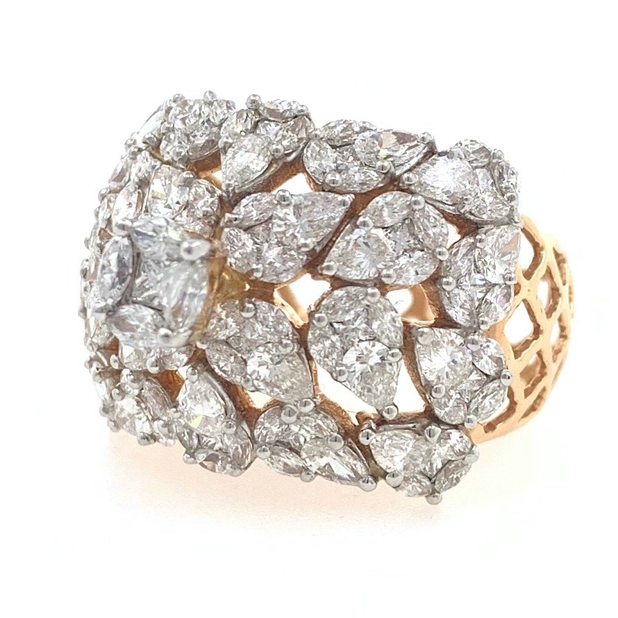 18kt / 750 fancy cocktail solitaire look diamond ring for ladies 8lr60