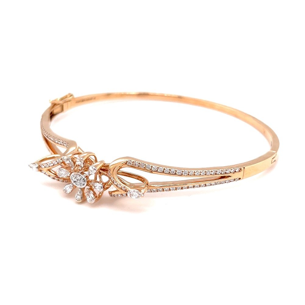 Sorprendente diamond bracelet with flower motif in rose gold