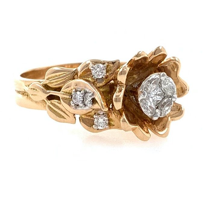 18kt / 750 rose gold floral design party wear diamond ring for ladies 8lr134