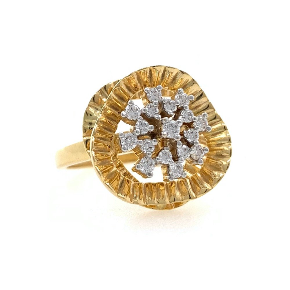 Fancy Cocktail Ring with Wave effect in 18K Yellow Gold - 6.980 Grams - 0.32 carats - VVS EF - 0LR57