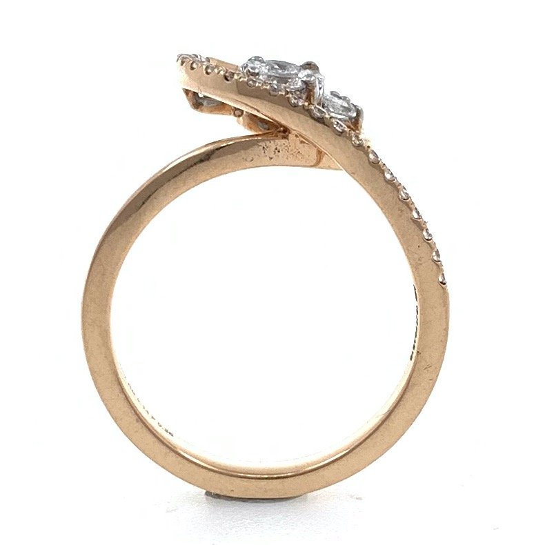 18kt / 750 rose gold floral micro set diamond ring 8lr203