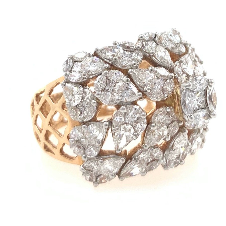 18kt / 750 fancy cocktail solitaire look diamond ring for ladies 8lr60