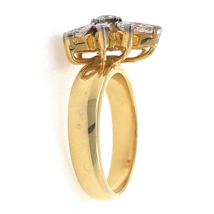 18kt / 750 yellow gold floral design diamond ladies ring 8lr279