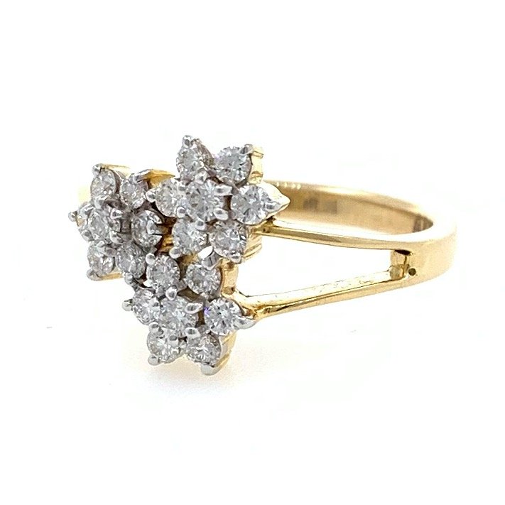 18kt / 750 yellow gold three flower diamond ring for ladies 8lr227