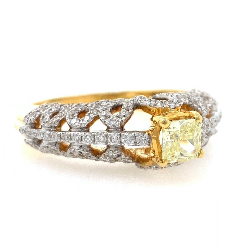 18kt / 750 yellow gold designer solitaire engagement diamond ring with yellow diamond 8lr21