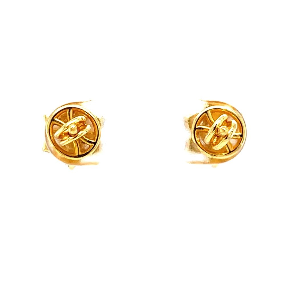 Seven diamond star stud in 18k hallmark yellow gold