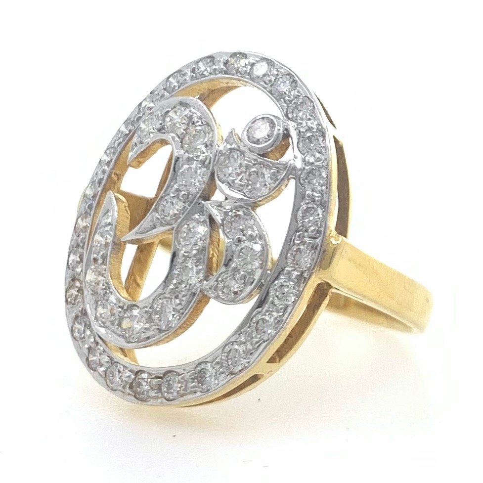 18kt / 750 yellow gold religious om diamond ring for women 7lr91