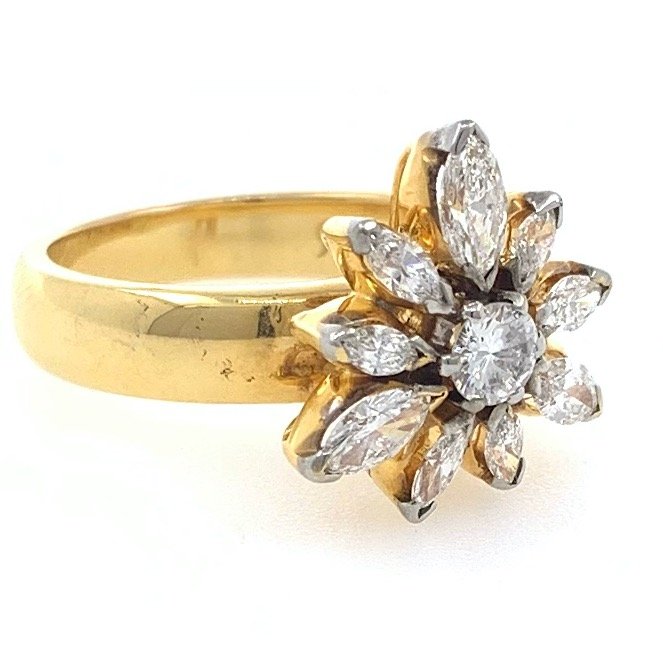 18kt / 750 yellow gold floral design diamond ladies ring 8lr279