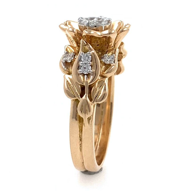 18kt / 750 rose gold floral design party wear diamond ring for ladies 8lr134